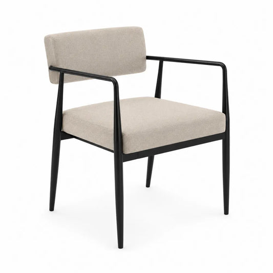 Chaise en tissu beige avec cadre en métal noir